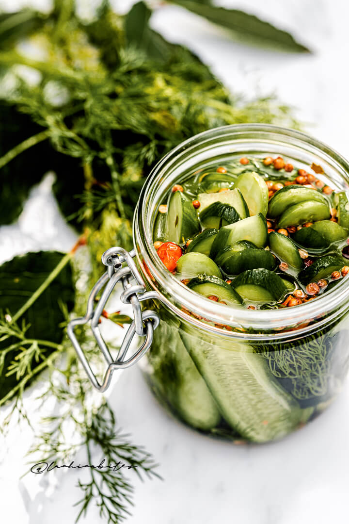 quick homemade dill and seeds pickles recipe. Best pickles ever!