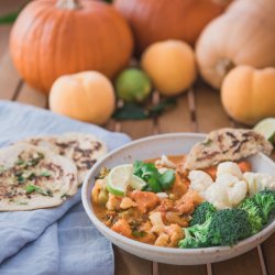 Pegan (paleo and vegan friendly) Indian coconut korma with pumpkin and peach