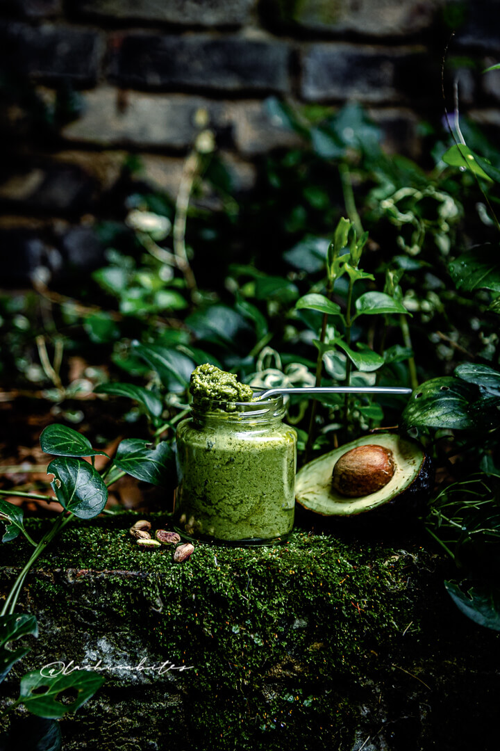 Dairy free alternative for pesto recipe. Using cashews, pistachios and avocado @Lachicabites Food Photography